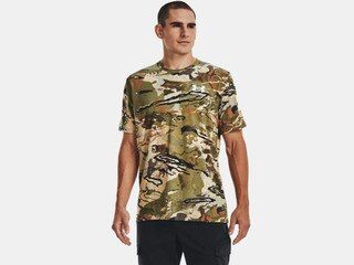 Under Armour Freedom Camo Short Sleeve T-Shirt features a loose fit that's comfortable and lightweight for working out or lounging around.